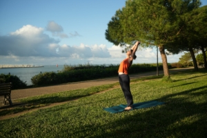 Yoga face à l'océan